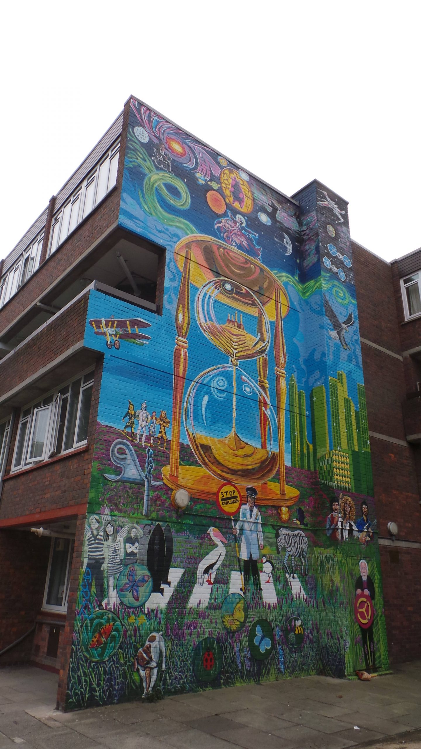 Carey Gardens Estate Mural by Artist Brian Barnes • Inspiring City